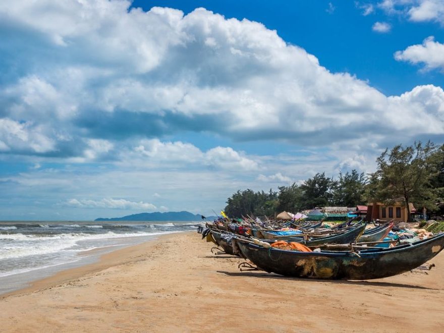 Thuyền thúng của ngư dân trên bãi biển Hồ Tràm