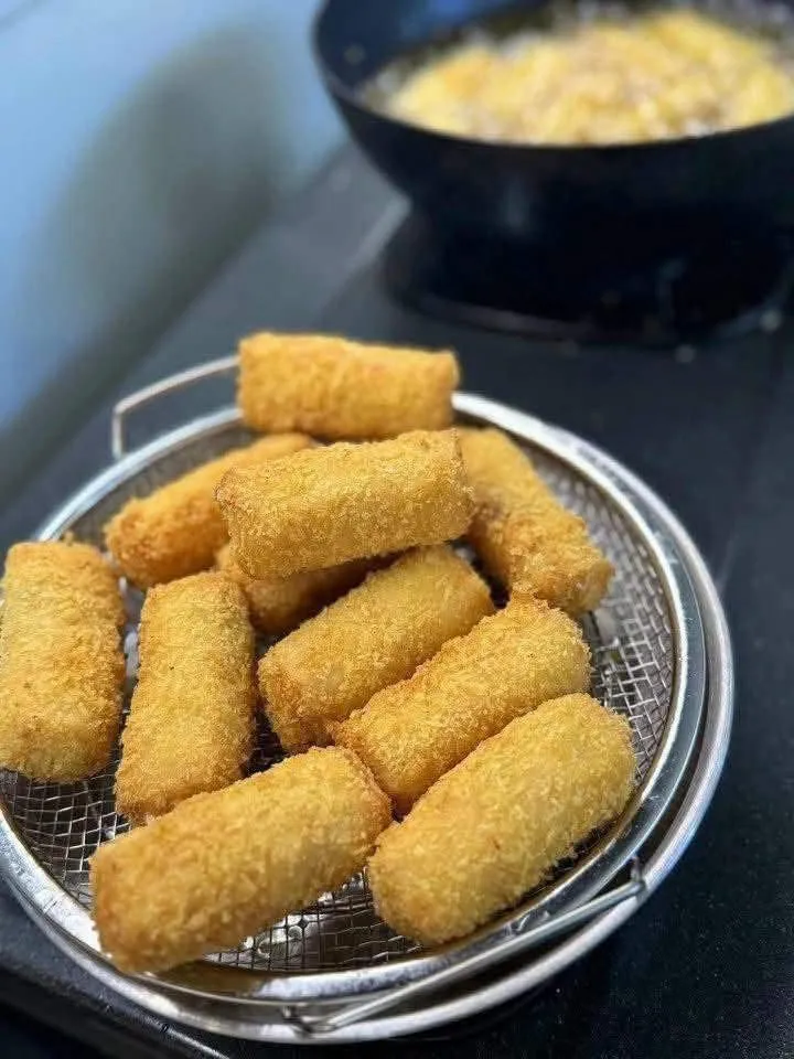 Chả giò hải sản phô mai – ảnh 1